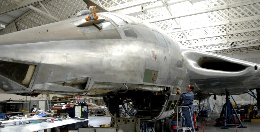 Imperial-War-Museum-Duxford-uses-Niton-handheld-Xray-fluorescence-analyser-while-restoring-V-bomber-picture.jpg