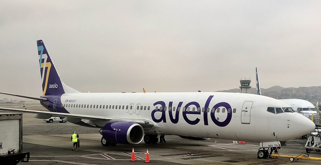 Avelo_Airlines_B737-800_(N803XT)_@_BUR,_May_2021.jpg